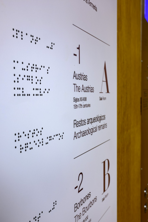 Directorio ascensor en braille