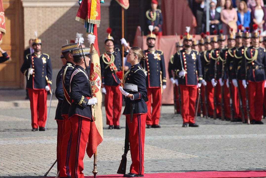 La Princesa Leonor en la jura de bandera en el Patio de Armas de la Academia General Militar de Zaragoza