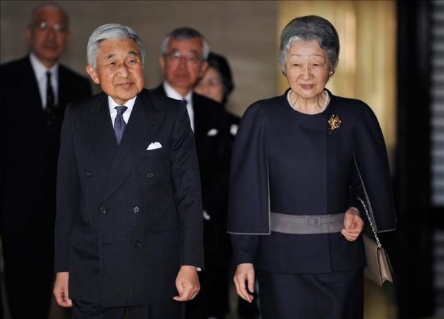 El emperador de Japón, Akihito, y su esposa, Michiko.