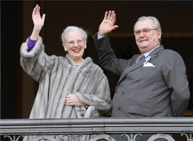 La reina Margarita de Dinamarca y su esposo Enrique.