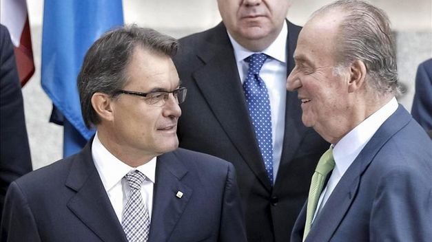 El rey y el presidente de la Generalitat de Cataluña, Artur Mas.