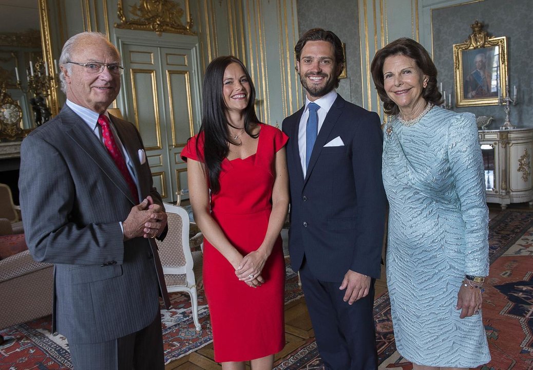Los reyes Carlos Gustavo y Silvia, el príncipe Carlos Felipe y Sofía Hellqvist.