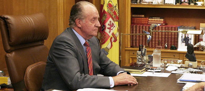 El rey Juan Carlos, en el despacho de Zarzuela. 