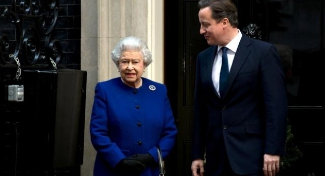 Isabel II y David Cameron. 
