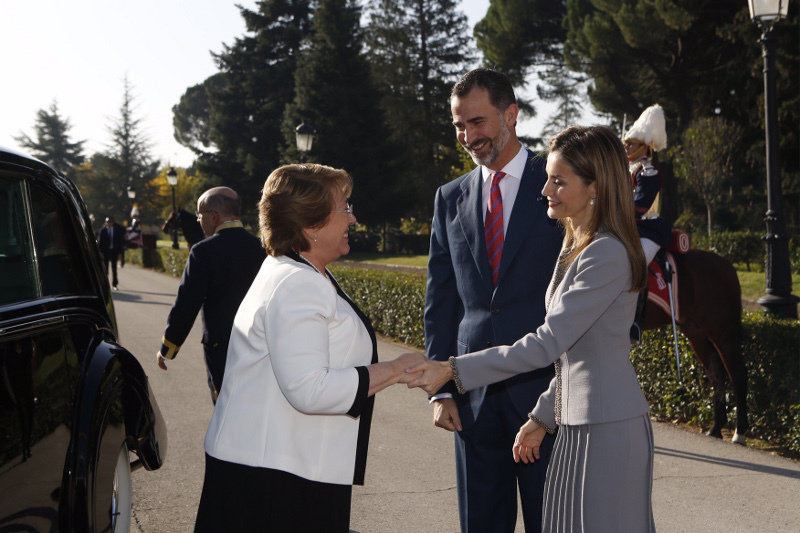 Los reyes y la presidente de Chile, Michelle Bachelet. 
