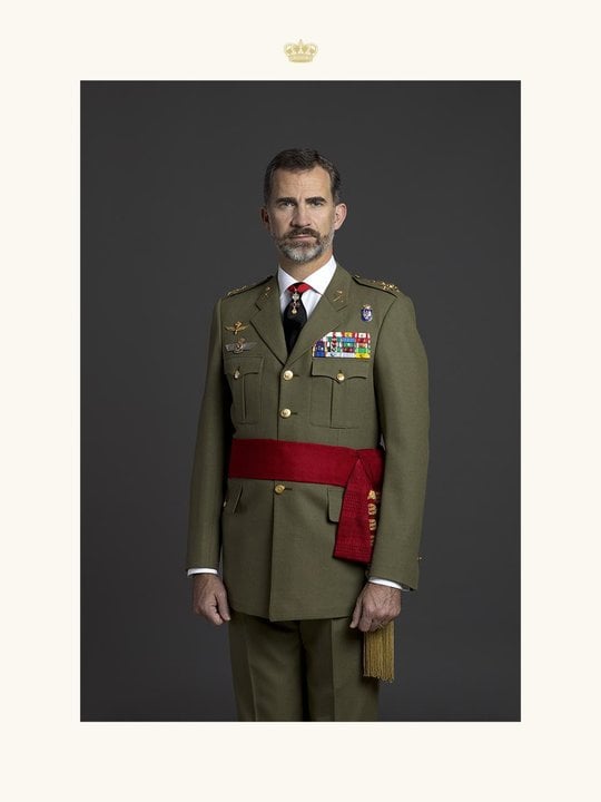 Retratos de Felipe VI con los uniformes de capitán general de los ejércitos.