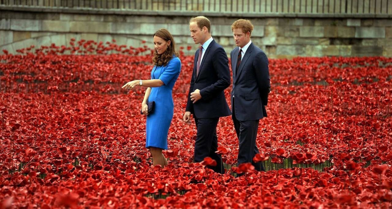Los duques de Cambridge y el príncipe Harry en uno de los actos conmemorativos de la Primera Guerra Mundial.