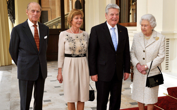 Isabel II y el duque de Edimburgo junto al presidente Joachim Gauck y Daniela Schadt.