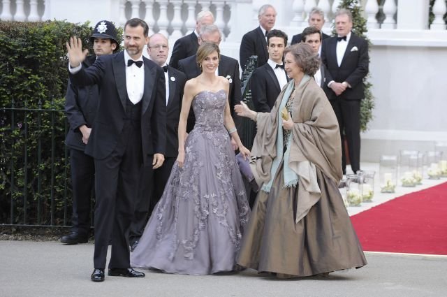 Los reyes Felipe y Letizia y la reina Sofía. 