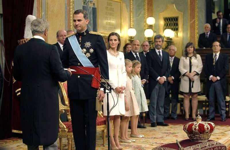 Don Felipe jura como rey de España ante las Cortes Generales.