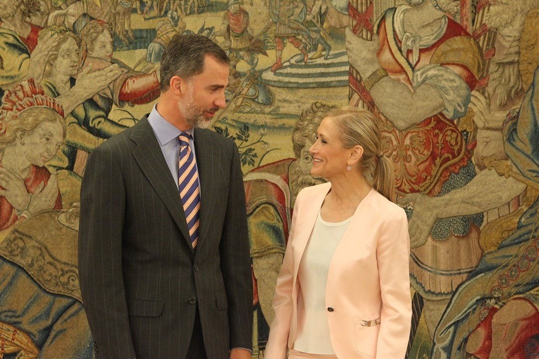 Felipe VI y la presidenta de la Comunidad de Madrid, Cristina Cifuentes.