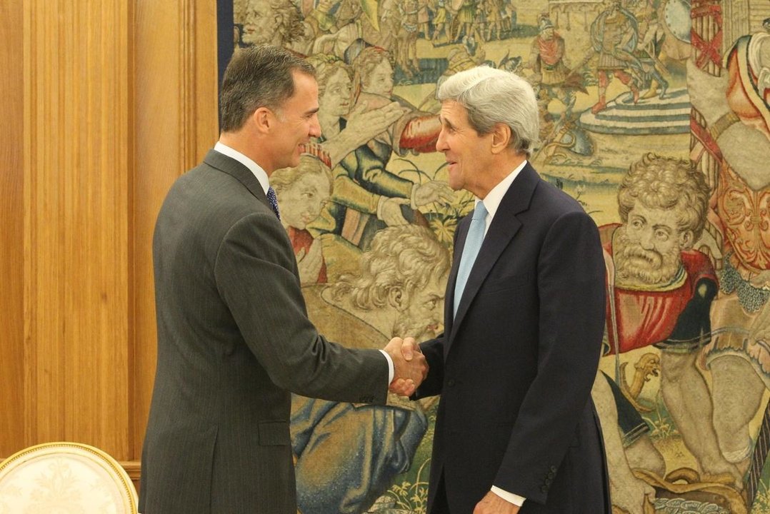 Felipe VI recibe en Zarzuela a John Kerry, secretario de Estado de Estados Unidos.
