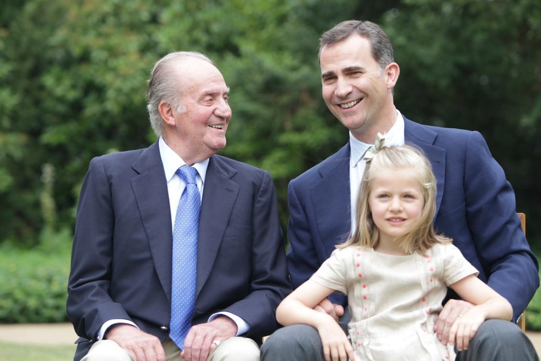 El rey Juan Carlos, don Felipe y Leonor.