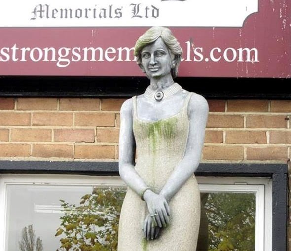 Estatua de la princesa Diana en Walsall (Inglaterra).