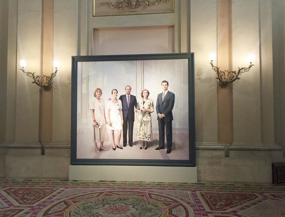 Retrato 'La familia de Juan Carlos I' en el Salón de Alabarderos.