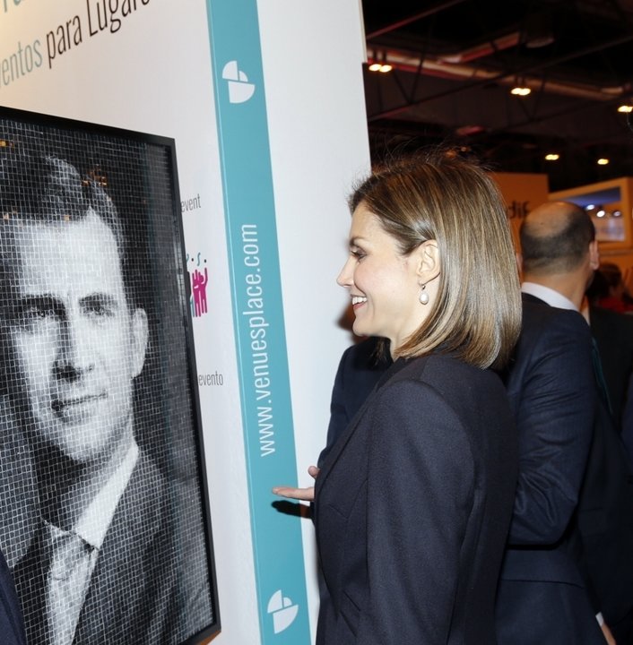 Letizia junto al retrato de Felipe VI.
