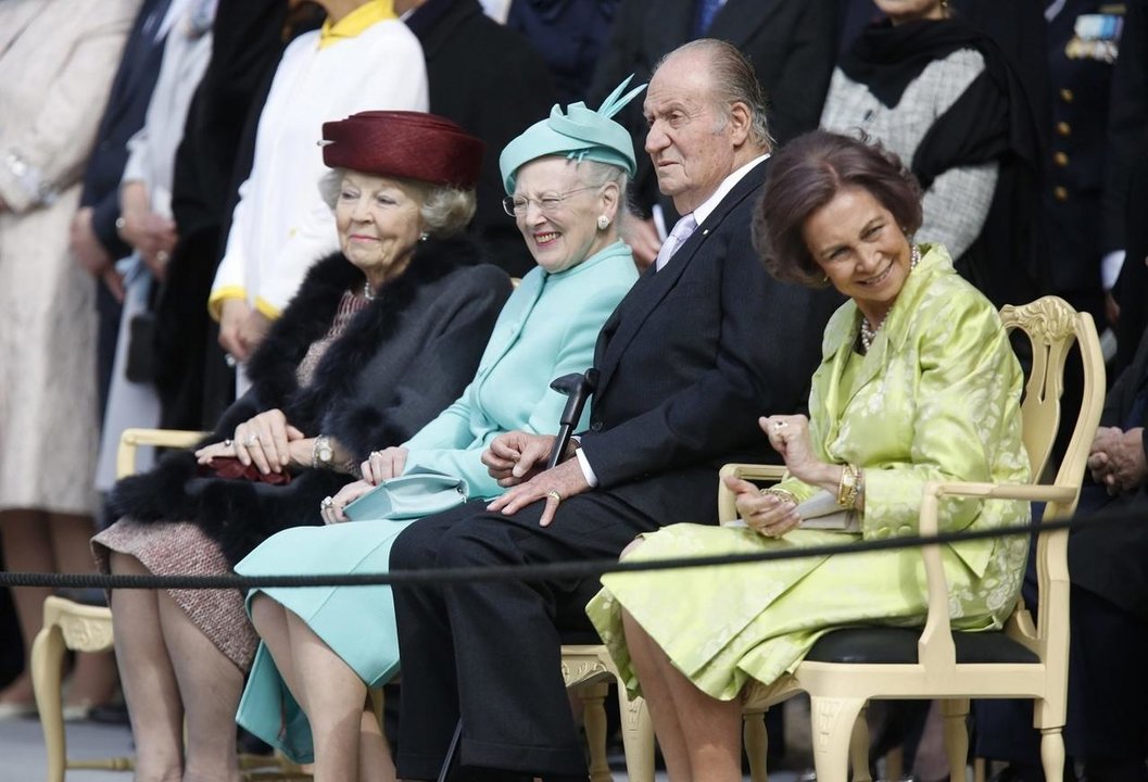 Los reyes Juan Carlos y Sofía, junto a Beatriz de Holanda y Margarita de Dinamarca.