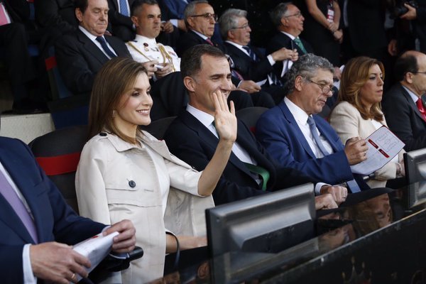 Los reyes Felipe y Letizia, en el palco del Vicente Calderón.