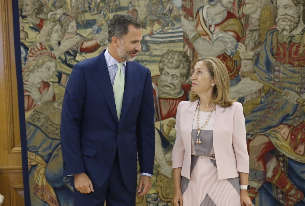 Felipe VI recibe a Ana Pastor tras la investidura fallida de Mariano Rajoy.