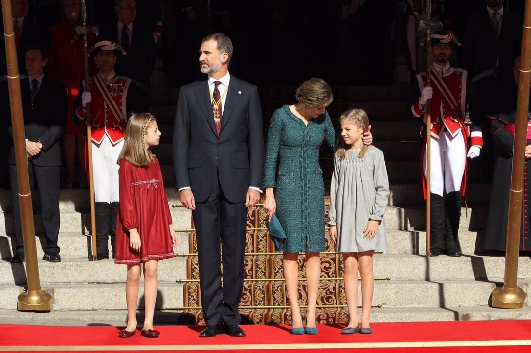 Los reyes con la princesa Leonor (izquierda) y la infanta Sofía (derecha).