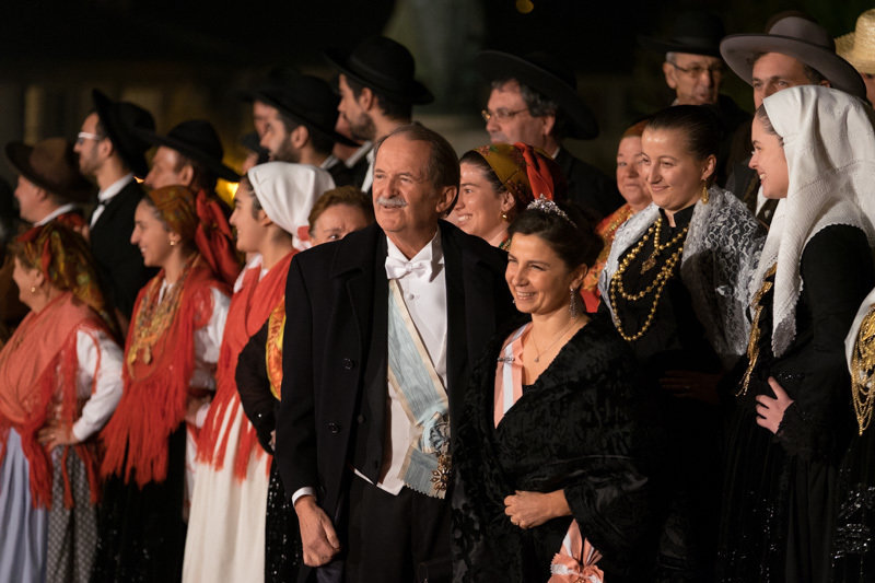 Los duques de Braganza llegan a la cena de gala en Guimaraes con los reyes de España.