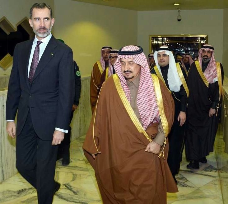 Felipe VI llega al aeropuerto de Riad (Arabia Saudí).