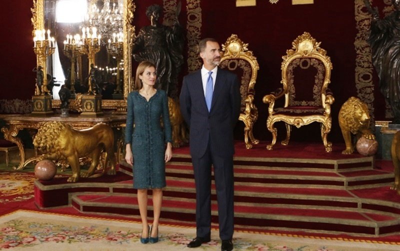 Los reyes Felipe y Letizia, en el Salón del Trono del Palacio Real de Madrid.