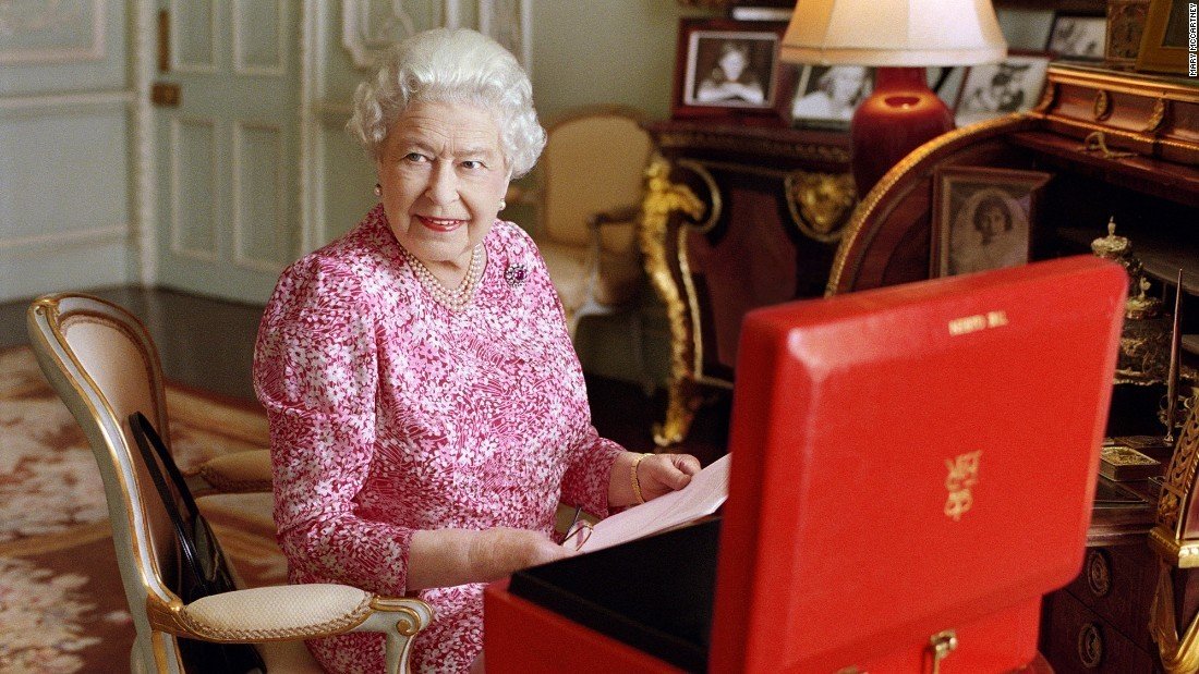 La reina Isabel II, en el Palacio de Buckingham.