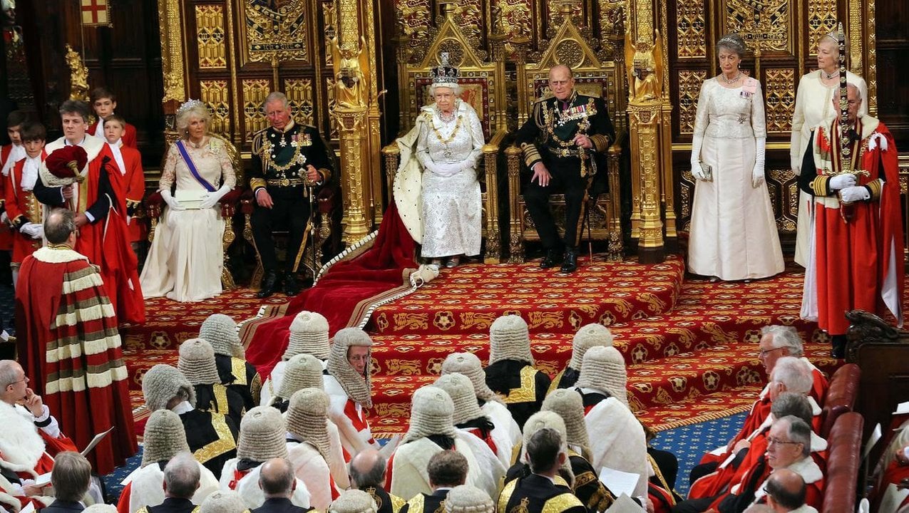 La reina Isabel II, en una ceremonia de apertura del Parlamento.