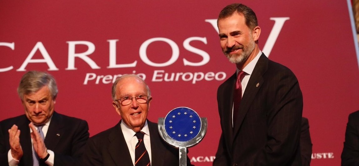 Felipe VI entrega el Premio Europeo Carlos V a Marcelino Oreja