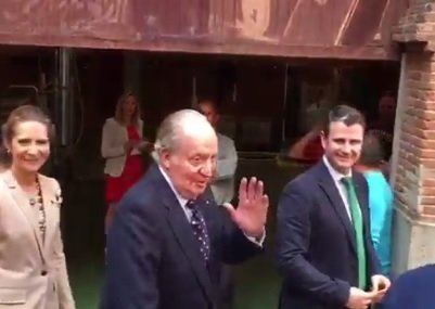 El rey Juan Carlos llega a la plaza de toros de Las Ventas.