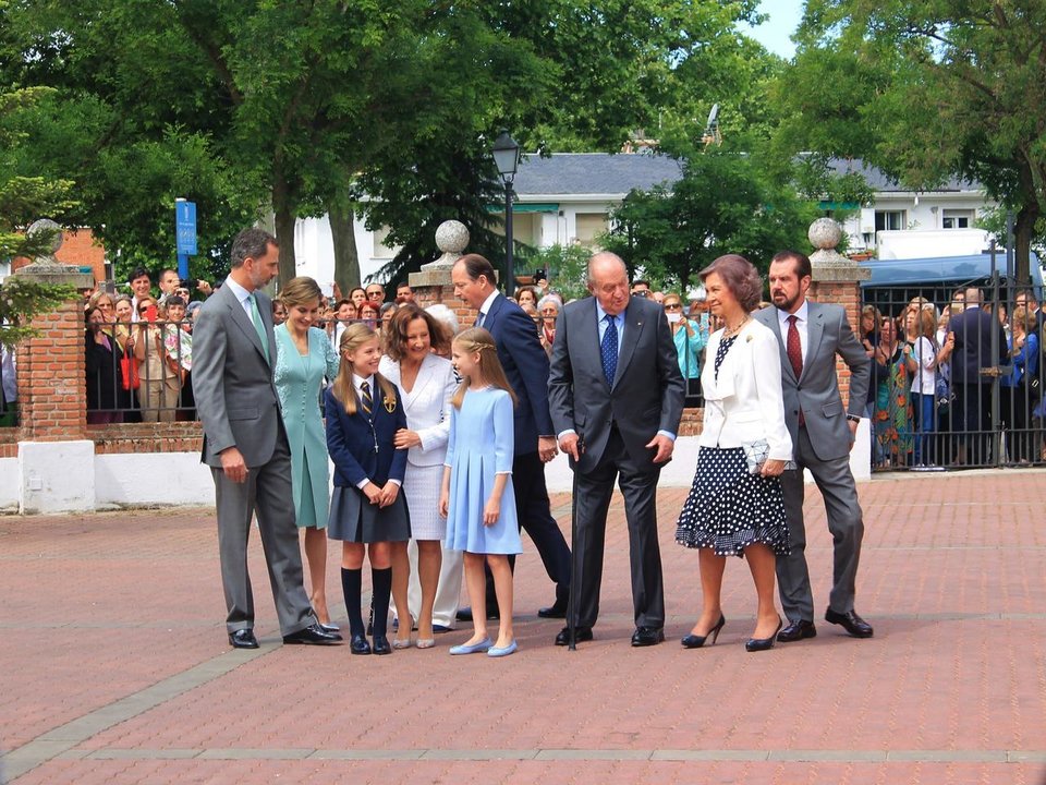 La familia del rey, en la Comunión de la infanta Sofía.
