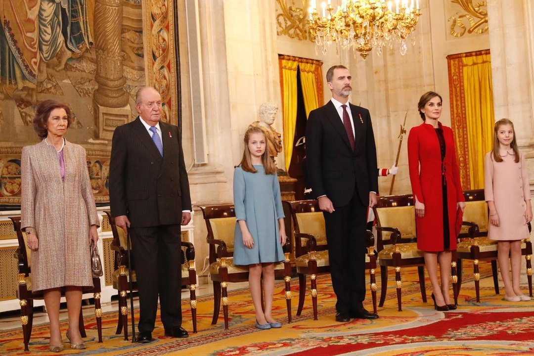 La Familia Real durante el acto de imposición del Toisón de Oro a la princesa de Asturias