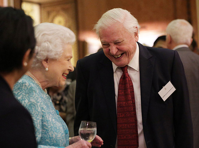 Isabel II y David Attenborough 
