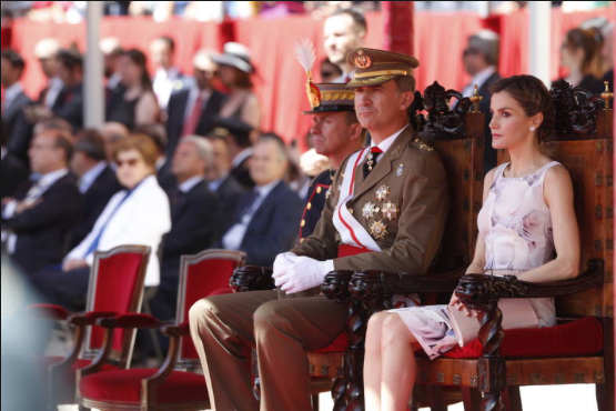 Los reyes en el acto de fin de curso de la Academia General Militar de Tierra en Zaragoza en 2016.