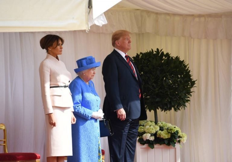 La reina Isabel II con Donal Trump y Melania en Reino Unido.