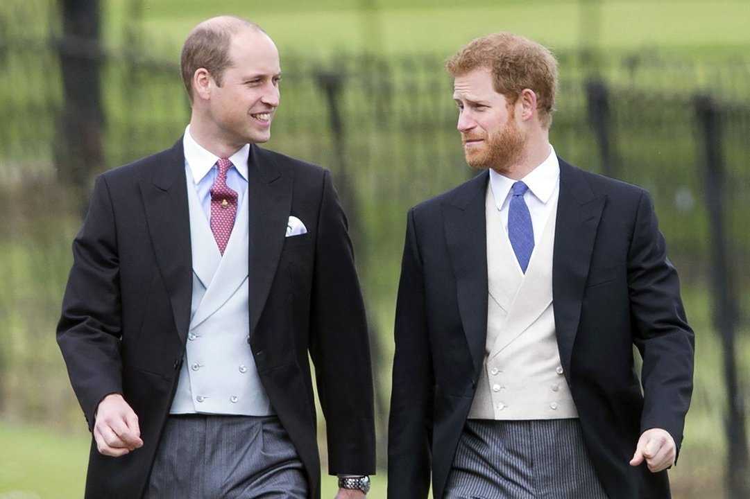 Los príncipes Guillermo (i) y Enrique (d), en la boda de Pippa Middleton, hermana de la duquesa de Cambridge, en 2017.