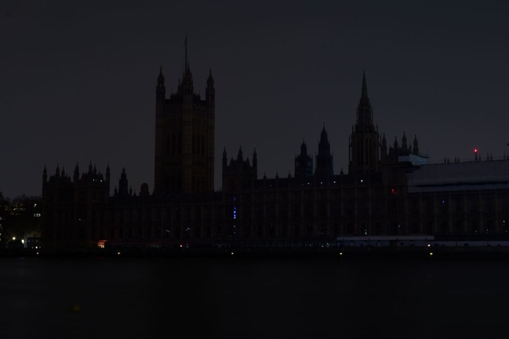El Parlamento Británico, durante la ʻHora del Planetaʼ.