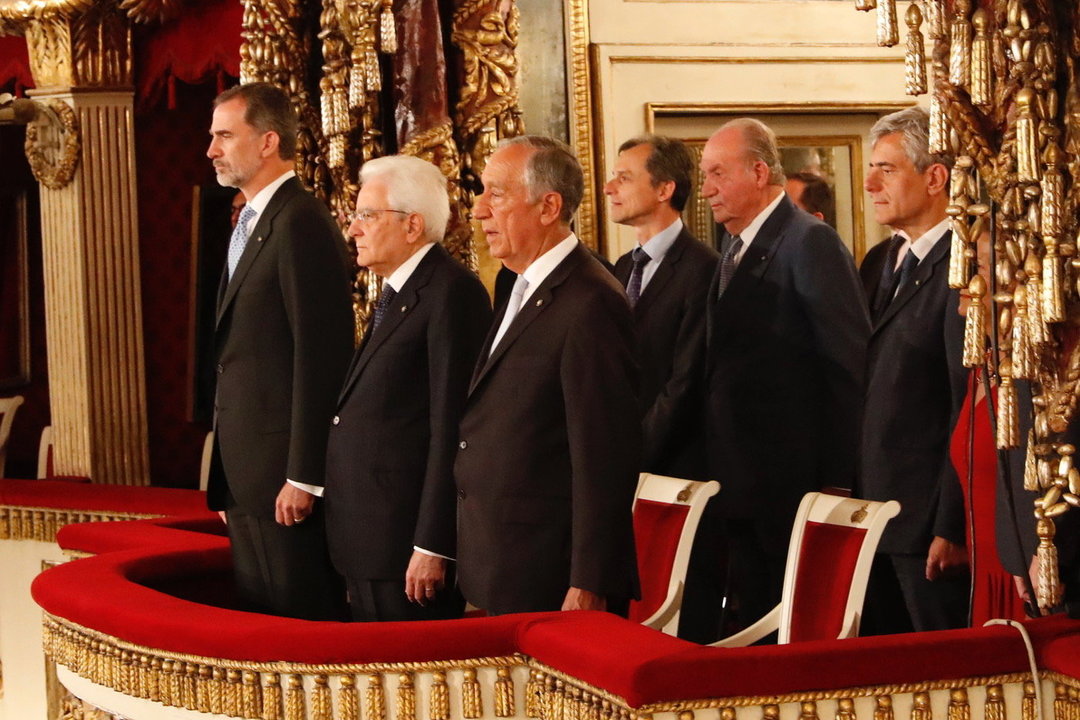 Felipe VI y Juan Carlos I en el Palco Real junto a las autoridades asistentes.