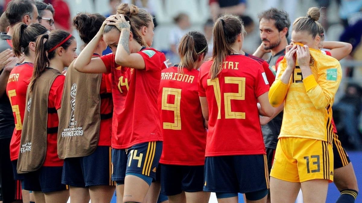 La selección femenina de Fútbol se lamenta después del partido contra Estados Unidos