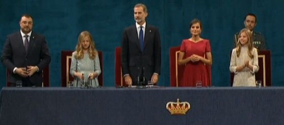 Los reyes y sus hijas en los Premios Princesa de Asturias.