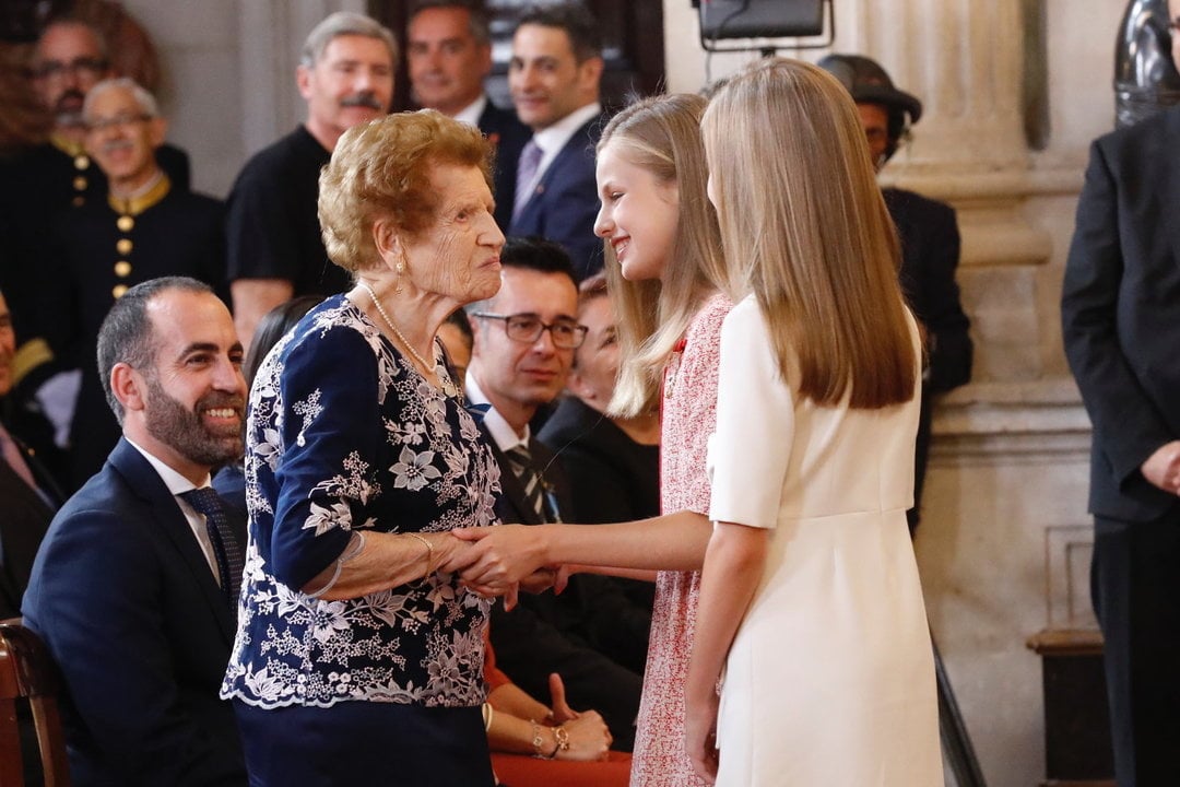 Clotilde Veniel saluda a la Princesa Leonor y a la Infanta Sofia
