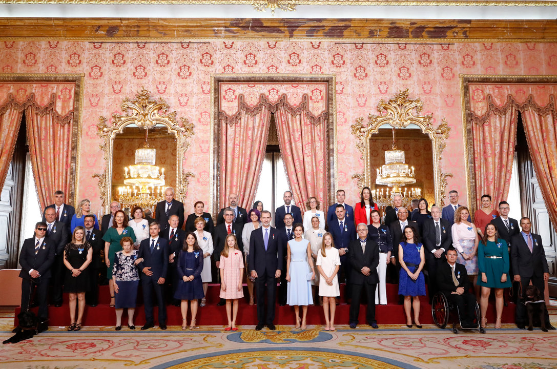Los Reyes, Princesa e Infanta y condecorados Mérito Civil