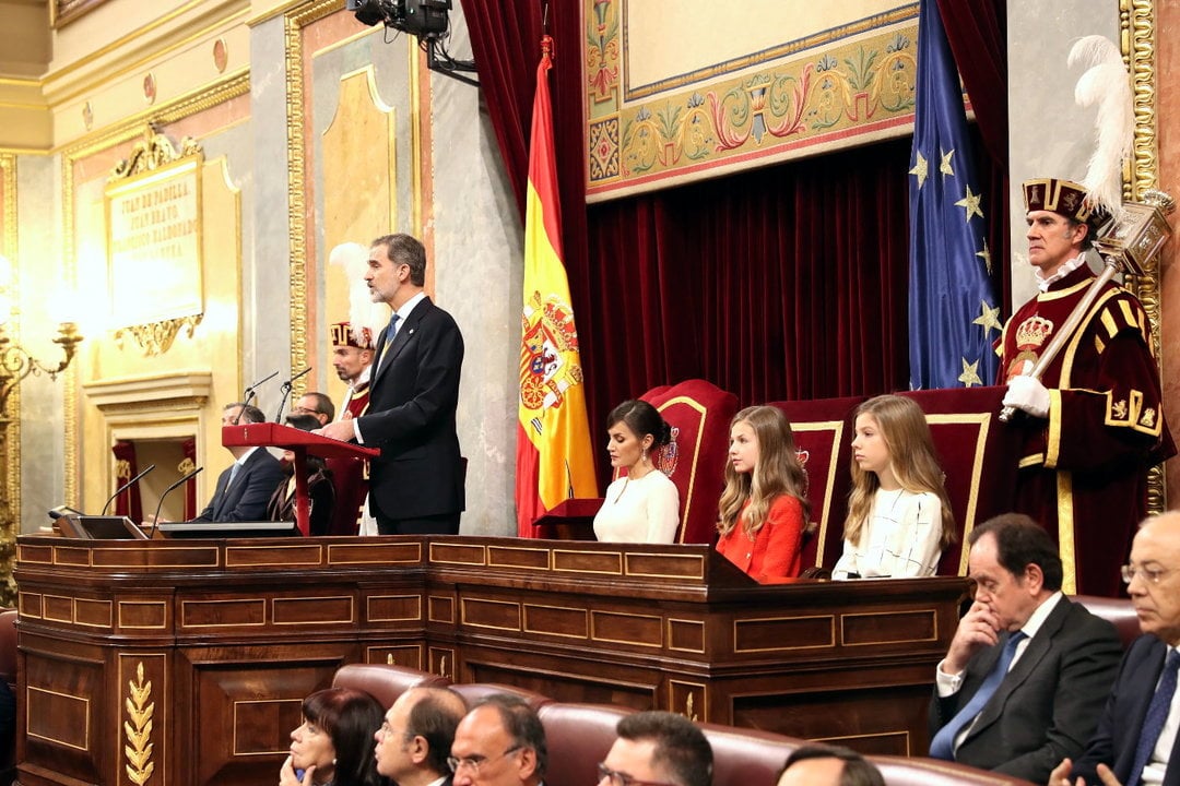 El rey durante su intervención en la apertura de la XIV Legislatura