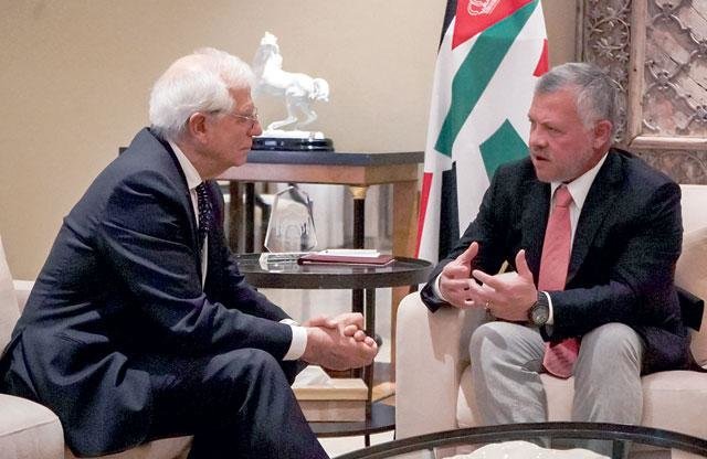 Abdullah con al Alto Representante de la Unión Europea para Asuntos Exteriores y Política de Seguridad y al Vicepresidente de la Comisión Europea, Josep Borrell