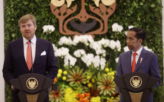 El rey Guillermo de Holanda y el presidente indonesio Joko Widodo
