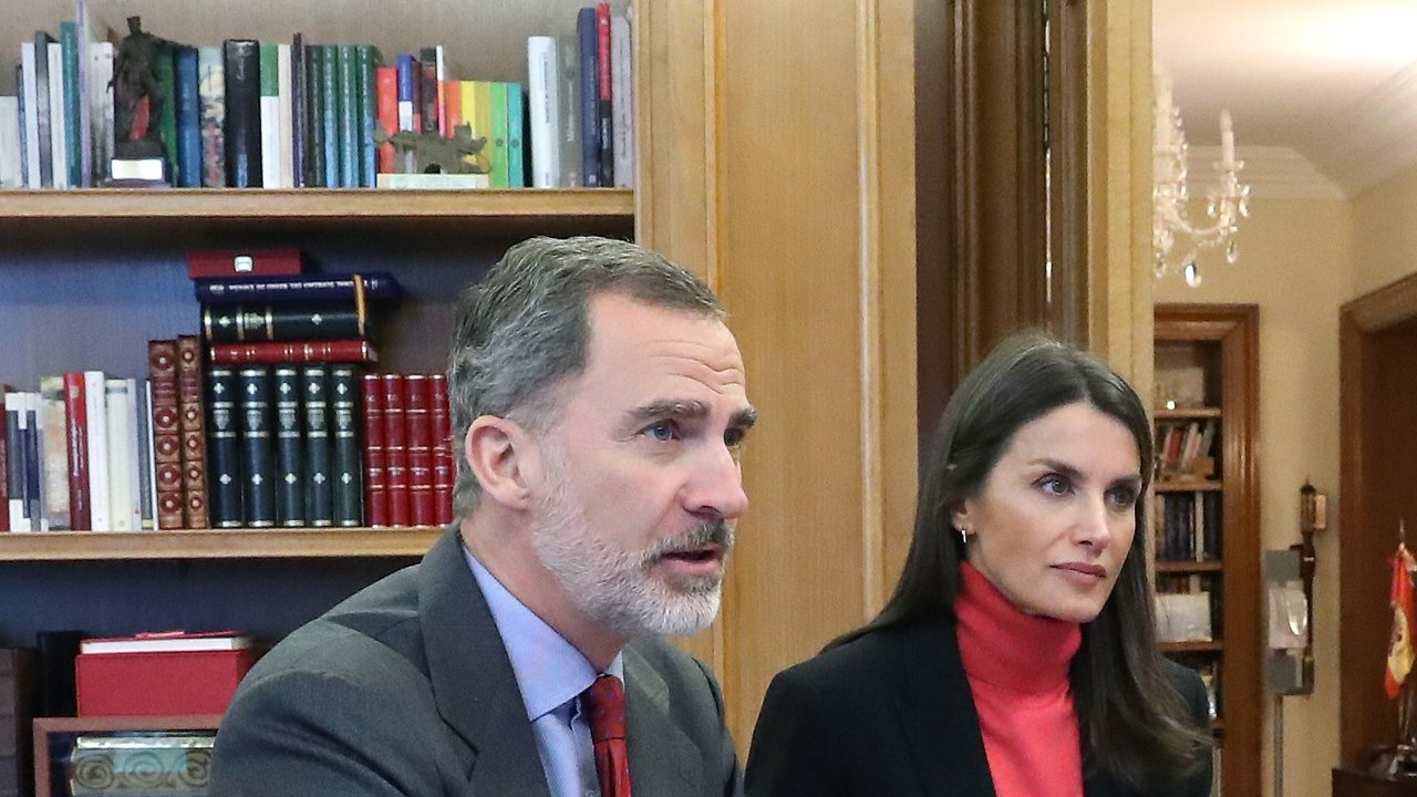 Los Reyes tuvieron videoconferencia con directivos de Comercio de Oviedo.