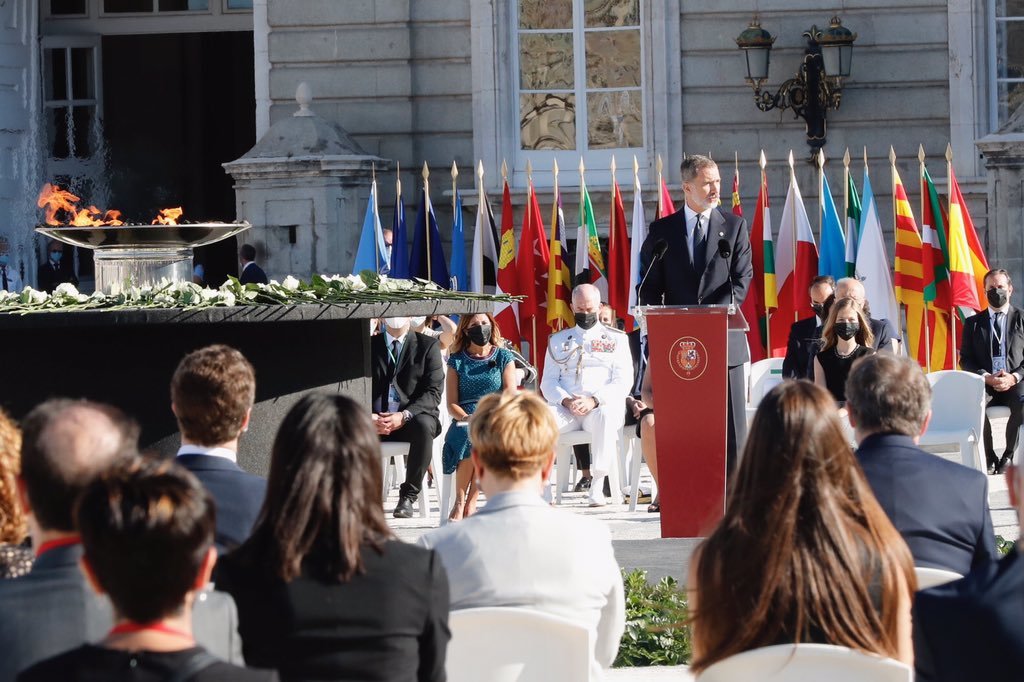 Felipe VI procalamando el discurso en el homenaje a las víctimas de la pandemia