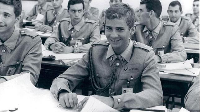 Imagen de Felipe VI en una academia militar.