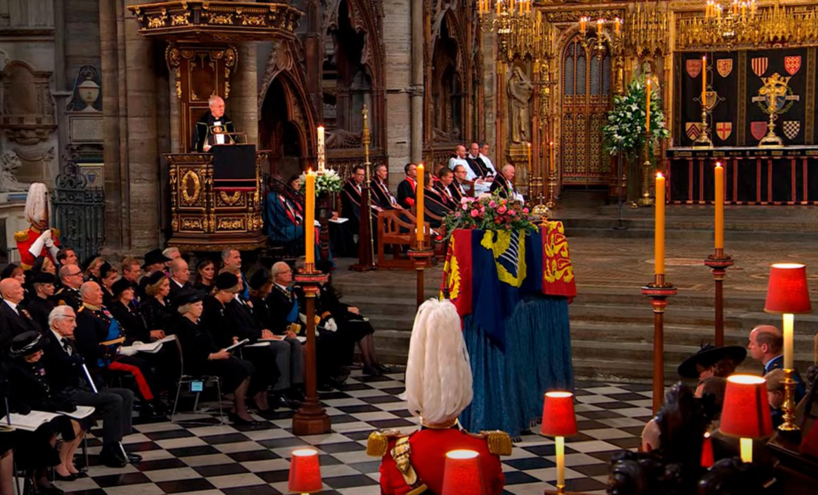 Los Reyes, el Rey Juan Carlos y la Reina Sofía, en el funeral de Estado de la Reina Isabel II, celebrado en la Abadía de Westminster de Londres.
